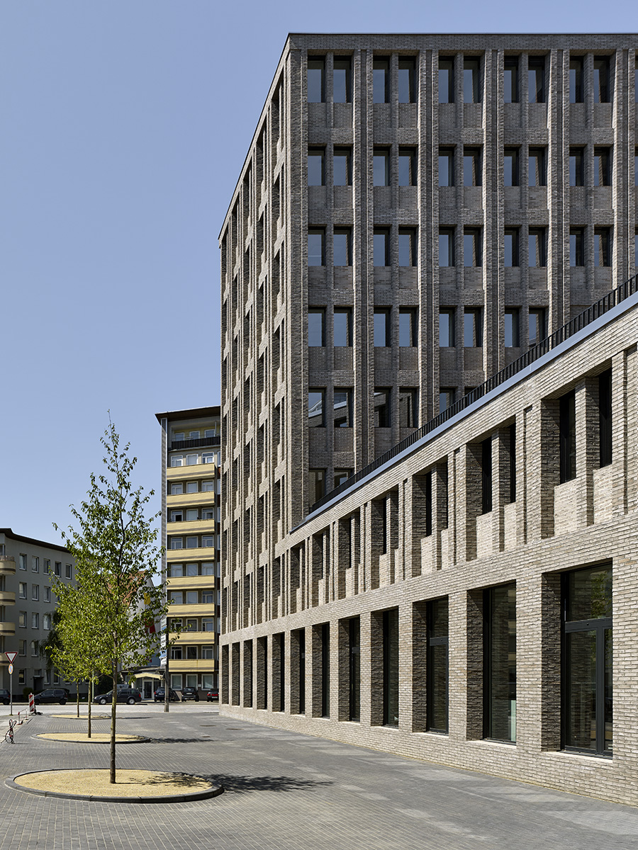 Rückansicht mit Dachterrasse