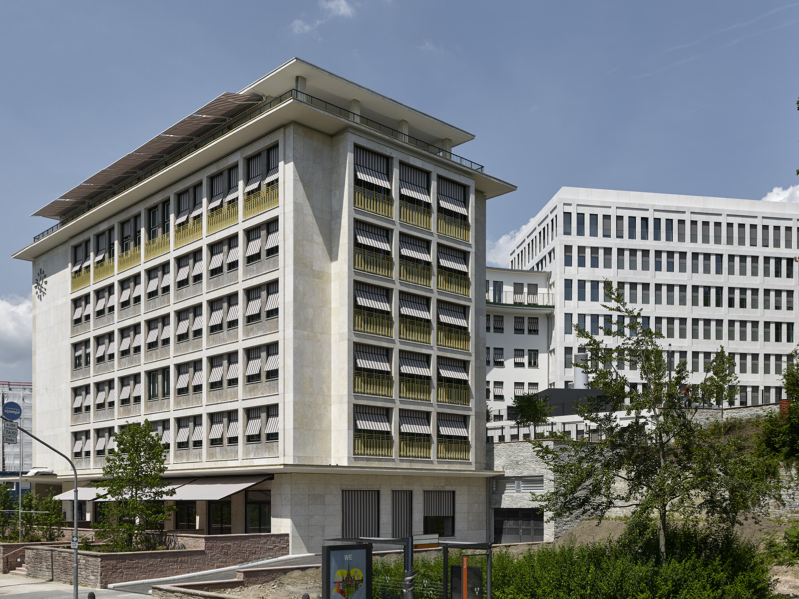 Sonnenberger Strasse Wiesbaden, Kureck, Blick auf das Ensemble, Bestandsgebäude und Neubauteil