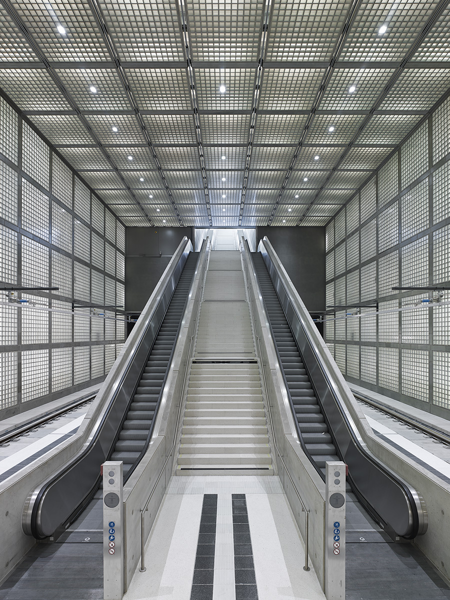 Rolltreppen an einem Aufgang